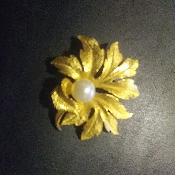 Trifari Gold Pearl Brooch - Picture 1 of 3